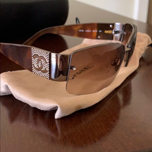 Chanel Sunglasses with rhinestones - Picture 1 of 8